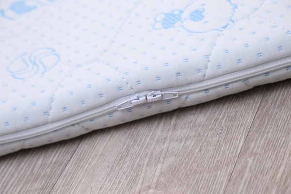 芬可嬰童床墊 小熊圖案 拉鏈細(xì)節(jié)